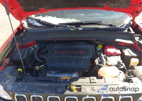 2018 Jeep Renegade Altitude Fwd/Latitude Fwd из США, поврежденный, VIN ZACCJABB5JP168935